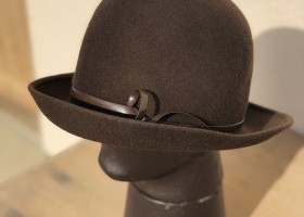 hnědý vintage klobouk
