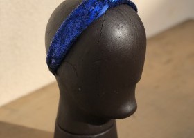 modrá flitrová čelenka