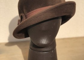 vintage klobouk hnědý